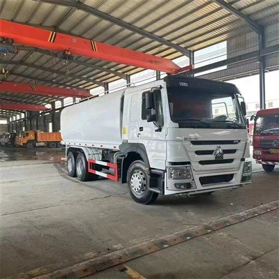 জল সঞ্চয়স্থান এবং স্প্রিংকলার ট্যাঙ্ক ট্রাক